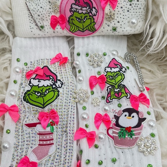 Festive Grinch Junk Socks & Hat  Set - White and Pink & Green - Picture 4 of 6
